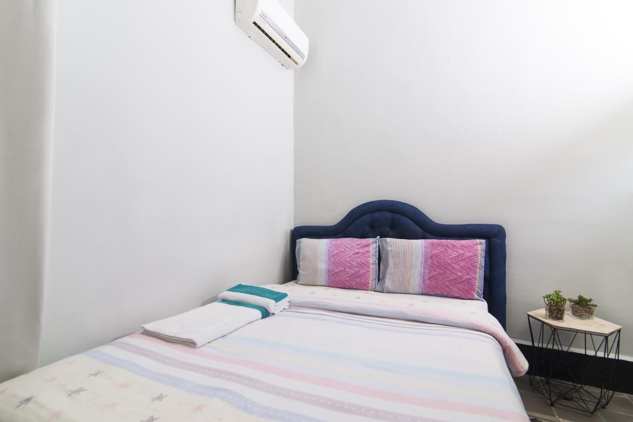 Sapir Hostel (Adults Only) Tel Aviv Exterior photo